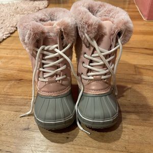 Kids London Fog snow boots.